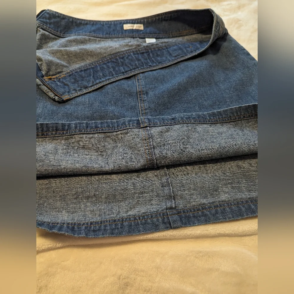 Carroll Reed vintage Denim Skirt. Size 14. 100 % cotton. Side zipper closure. - Picture 4 of 8